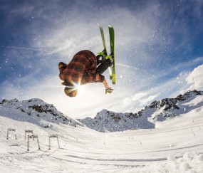 开云体育app-年度焦点之战之夜，阿尔瓦雷斯冠军级表现