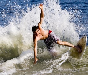 开云体育平台APP-鹈鹕对阵76人，拉梅洛·鲍尔如何一手掌控比赛走势